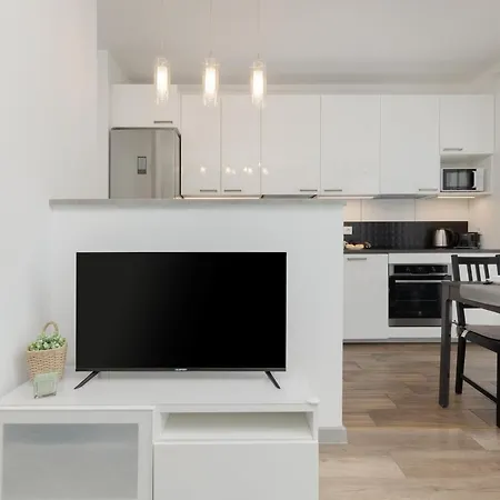 Goclaw & 2 Bedrooms & Parking & Balcony By Renters وارسو