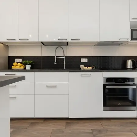 Goclaw & 2 Bedrooms & Parking & Balcony By Renters * ワルシャワ