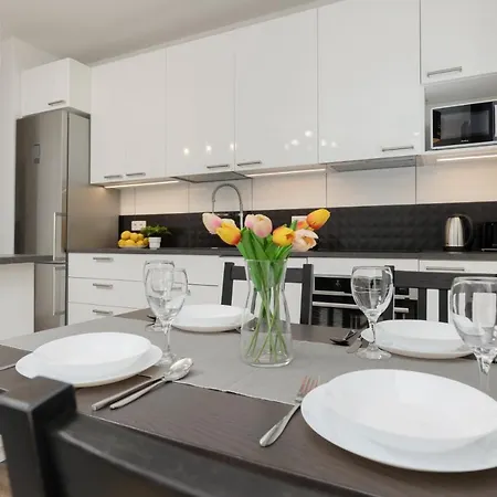 Goclaw & 2 Bedrooms & Parking & Balcony By Renters * ワルシャワ