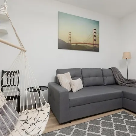 Goclaw & 2 Bedrooms & Parking & Balcony By Renters شقة