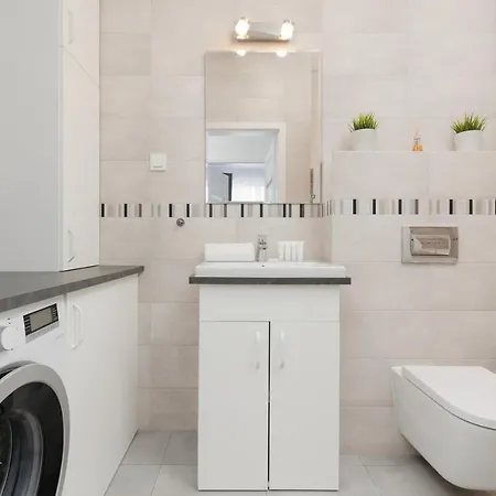 Goclaw & 2 Bedrooms & Parking & Balcony By Renters وارسو