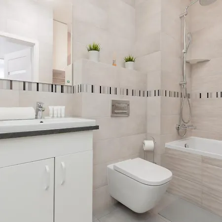 Goclaw & 2 Bedrooms & Parking & Balcony By Renters * 바르샤바
