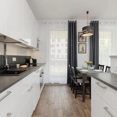 Goclaw & 2 Bedrooms & Parking & Balcony By Renters *