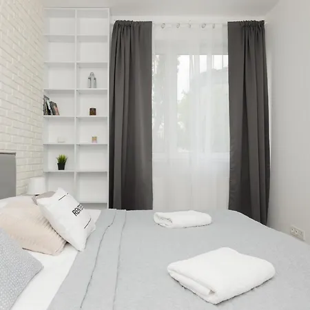 Apartment Goclaw & 2 Bedrooms & Parking & Balcony By Renters