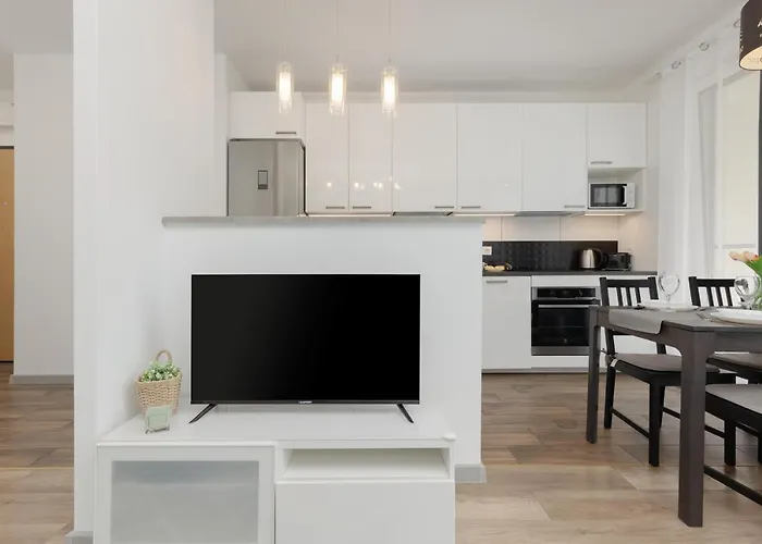 Goclaw & 2 Bedrooms & Parking & Balcony By Renters Varsóvia