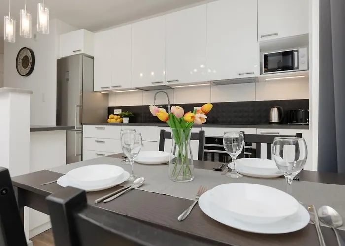 Goclaw & 2 Bedrooms & Parking & Balcony By Renters * Varsóvia