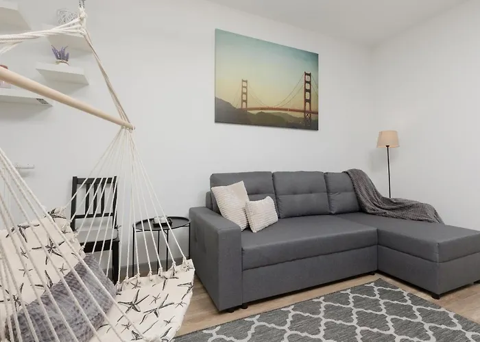 Goclaw & 2 Bedrooms & Parking & Balcony By Renters Apartamento