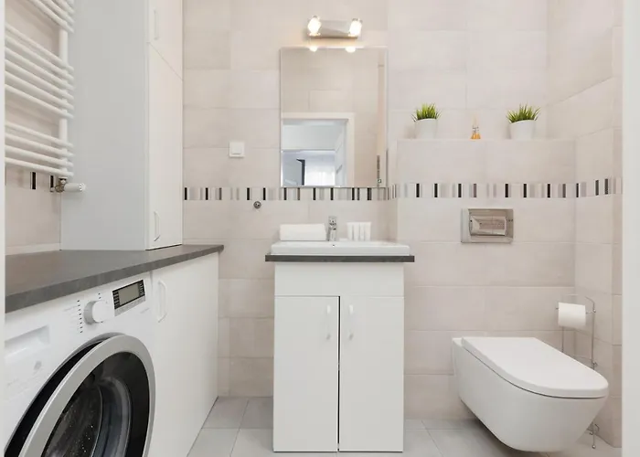 Goclaw & 2 Bedrooms & Parking & Balcony By Renters Varsóvia