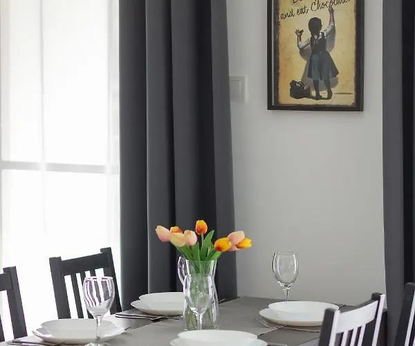 Apartamento Goclaw & 2 Bedrooms & Parking & Balcony By Renters *