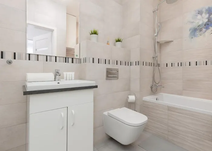 Goclaw & 2 Bedrooms & Parking & Balcony By Renters * Varsóvia