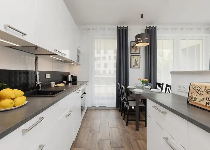 Goclaw & 2 Bedrooms & Parking & Balcony By Renters *