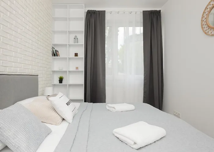 Apartamento Goclaw & 2 Bedrooms & Parking & Balcony By Renters